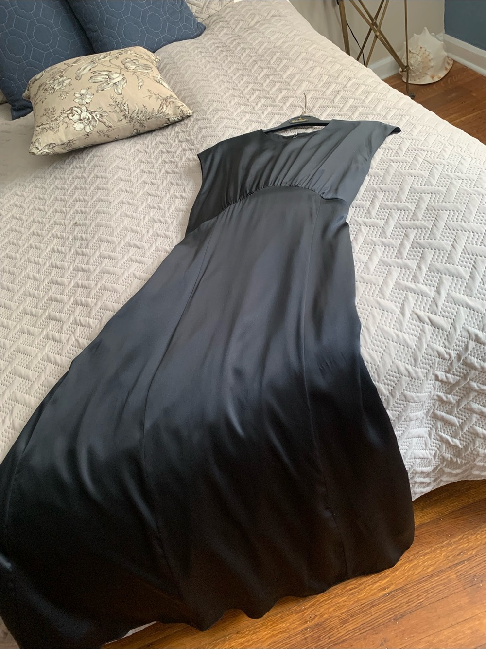 Elegant Banana Republic Black Silk Maxi Dress with Cap Sleeves fully lined. - Picture 4 of 8